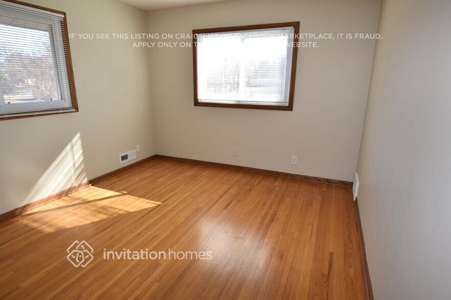Building Photo - 5245 Triton Dr