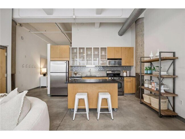 Building Photo - 700 N Washington Ave