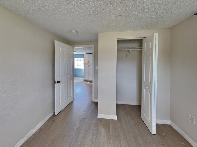 Building Photo - 502 Dunbar Ave