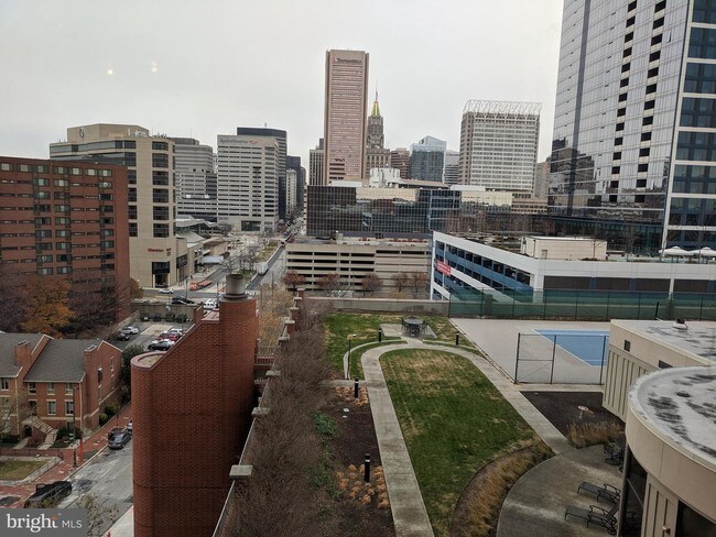 Building Photo - 10 E Lee St