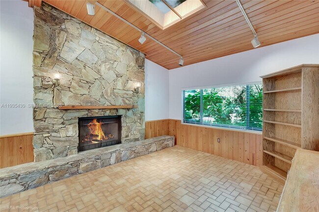 Building Photo - 6290 SW 86th St