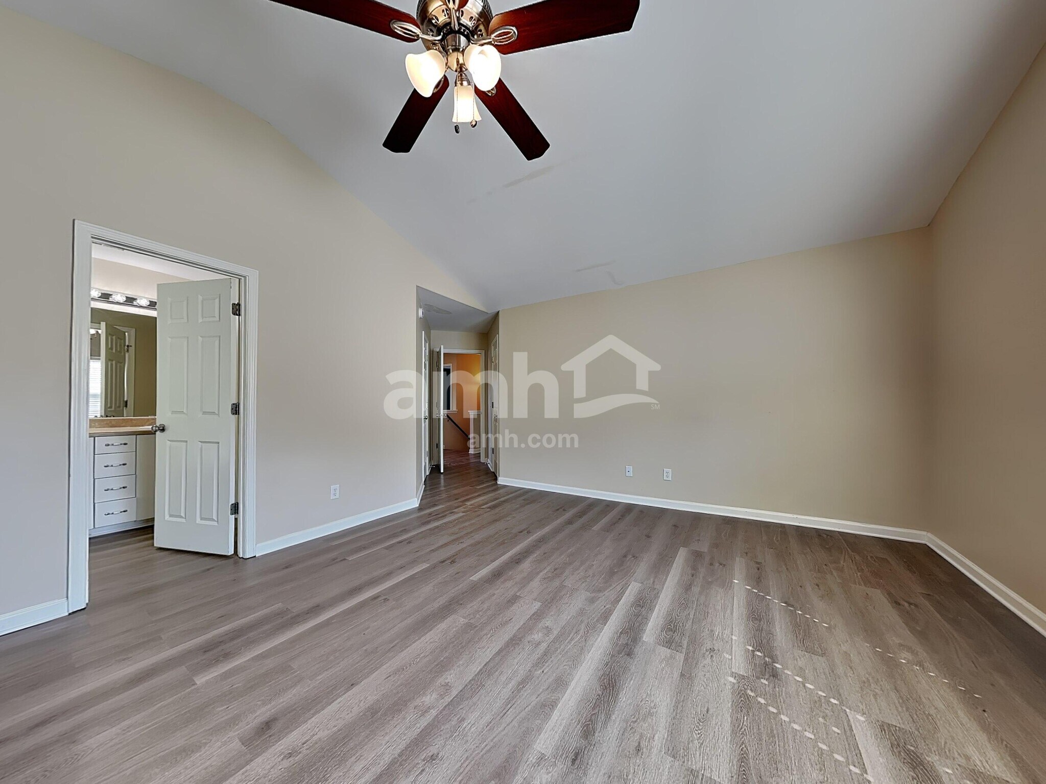 Building Photo - 2 Crystal Lake Dr