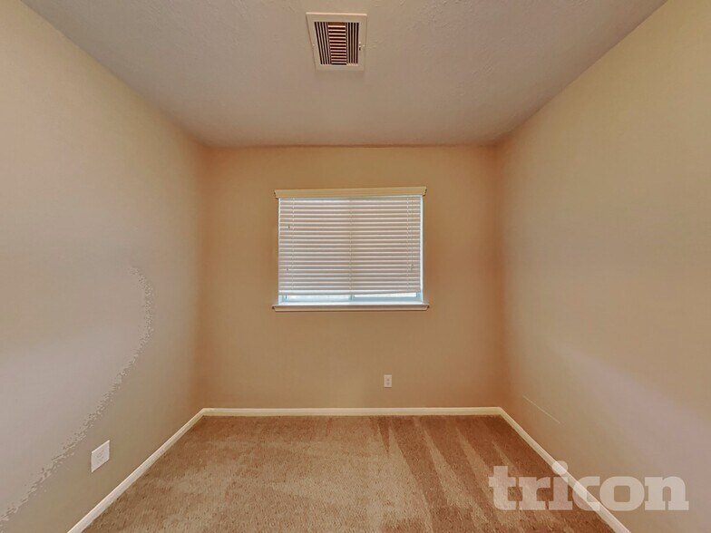 Building Photo - 16207 Augusta Oaks Court