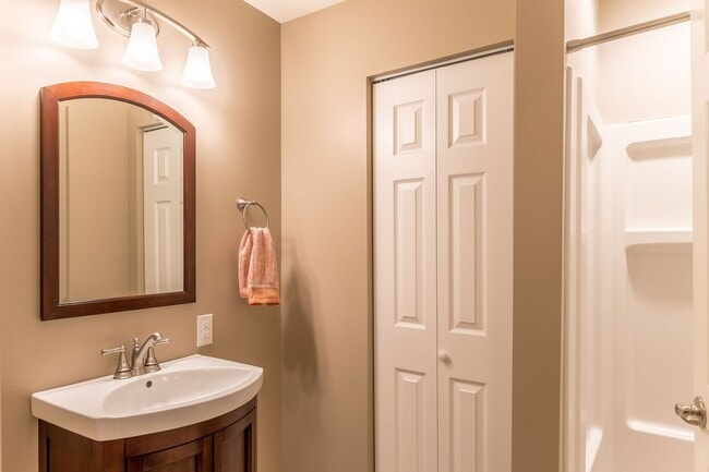 Building Photo - 1992 Asheville Dr