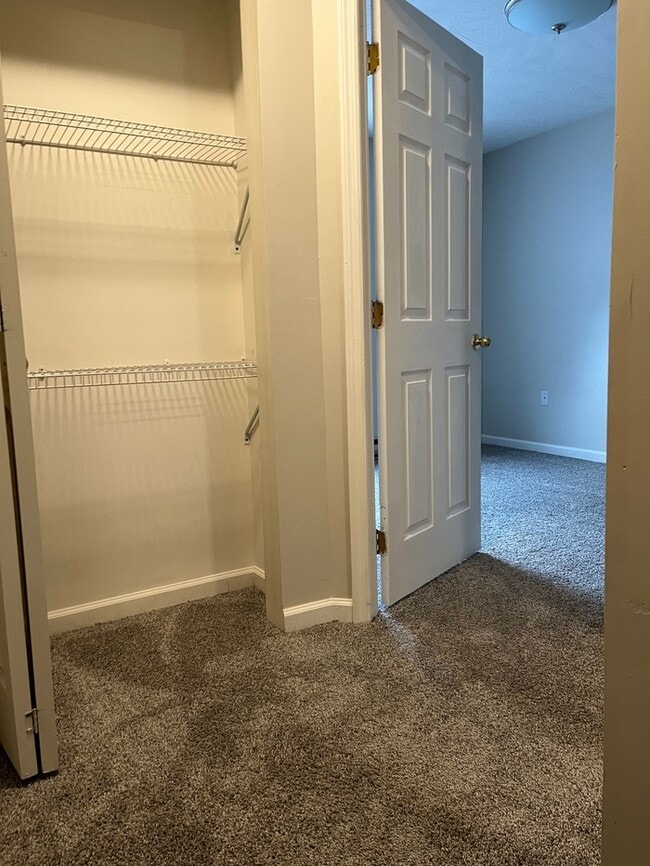Building Photo - Newly Remodeled unit in Duplex
