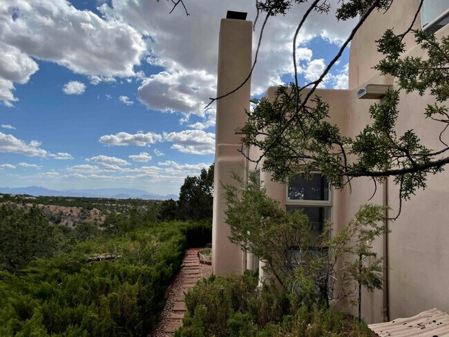 Building Photo - 4 Old Agua Fria Rd E