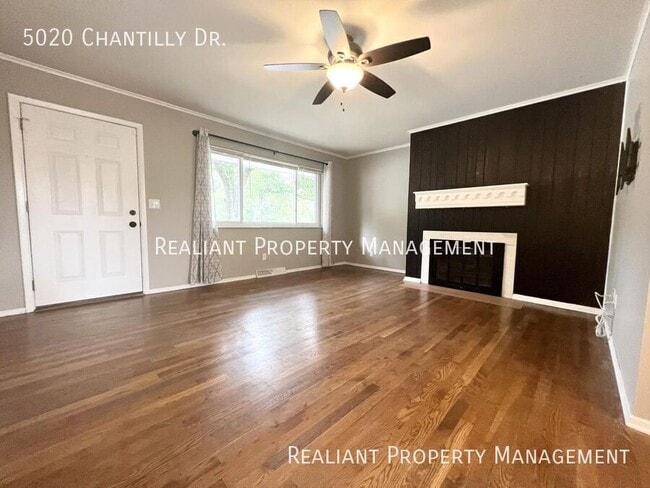 Building Photo - 5020 Chantilly Dr