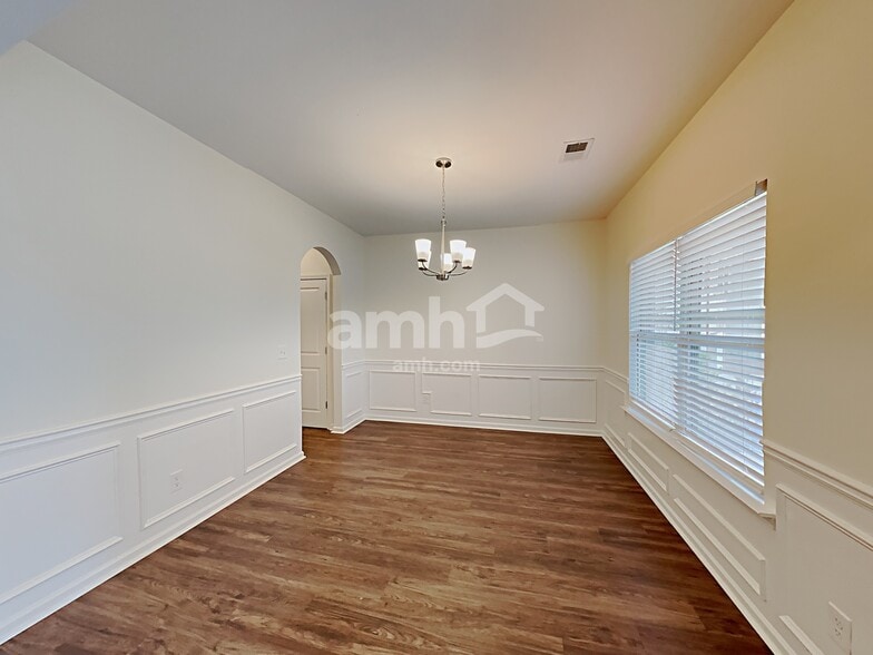 Building Photo - 1195 Creek Crossing Dr
