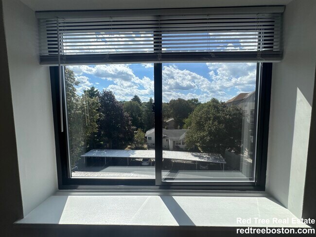 Building Photo - 320 Hammond Pond Pkwy