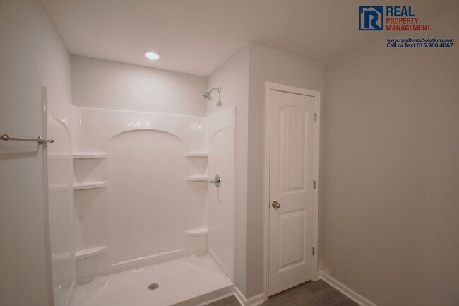 Building Photo - BRAND NEW 3BD/2.5BA townhome in LaVergne!