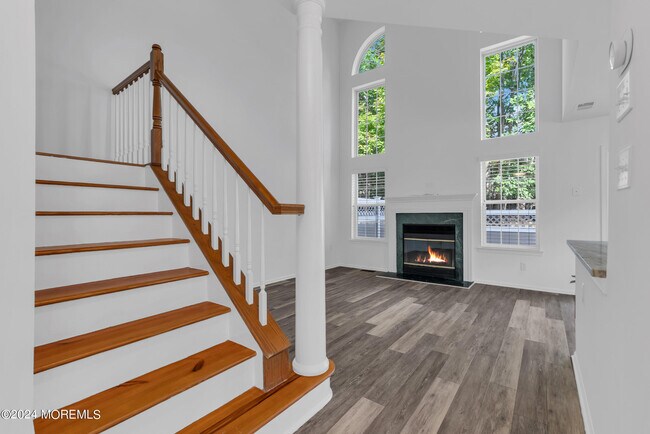 Building Photo - 2 Charles Ct