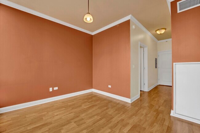 Building Photo - 1400 S Michigan Ave