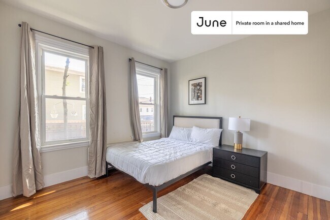Primary Photo - Room in Shared 4 bed/1 bath home