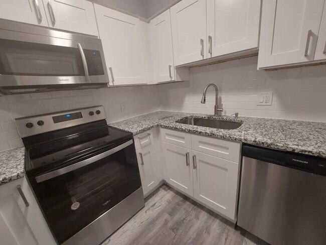 Building Photo - 1861 E 78th St