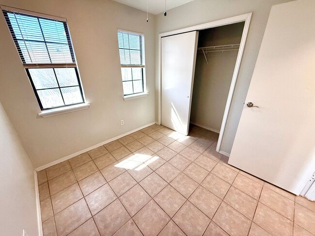 Building Photo - 509 Meadow Forge