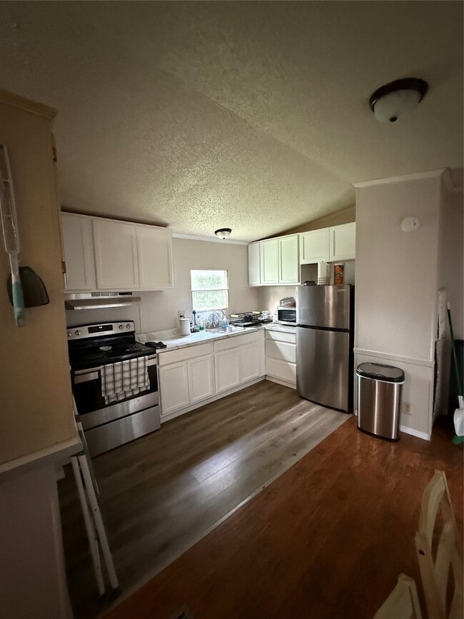 Building Photo - 9706 Camelots Ct