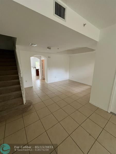 Building Photo - 1005 SW 143rd Ave