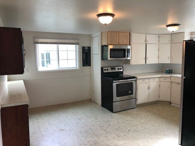Building Photo - 3-bedroom 1 bath House