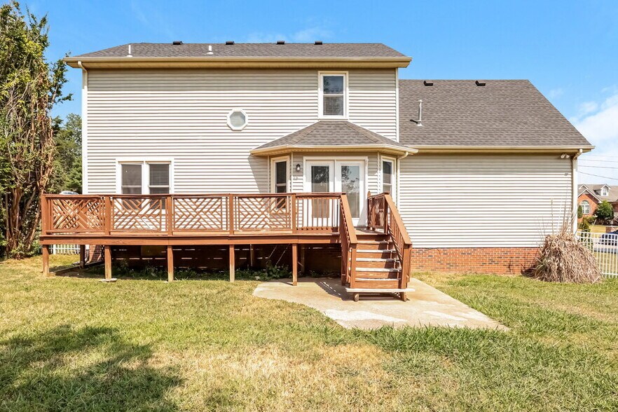 Building Photo - 210 St Lukes Ln