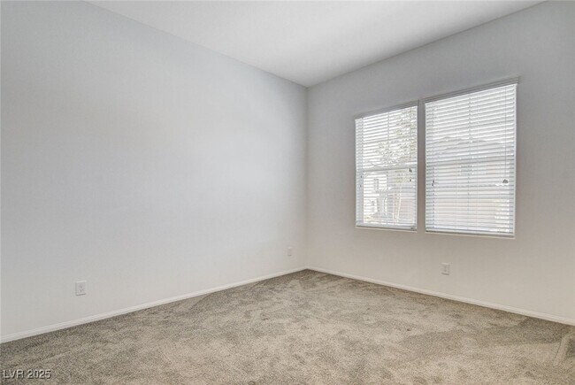 Building Photo - 10924 Chipotle Ave