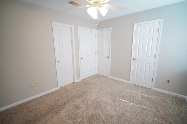 Building Photo - 2414 Manzanita Ct
