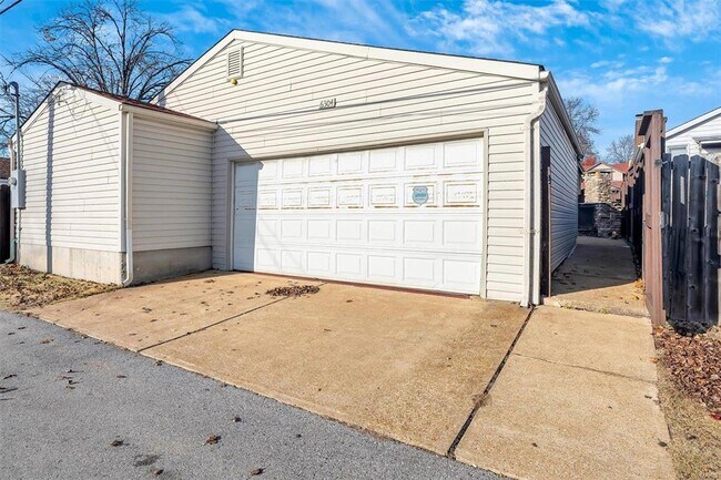 Building Photo - 6304 Bradley Ave