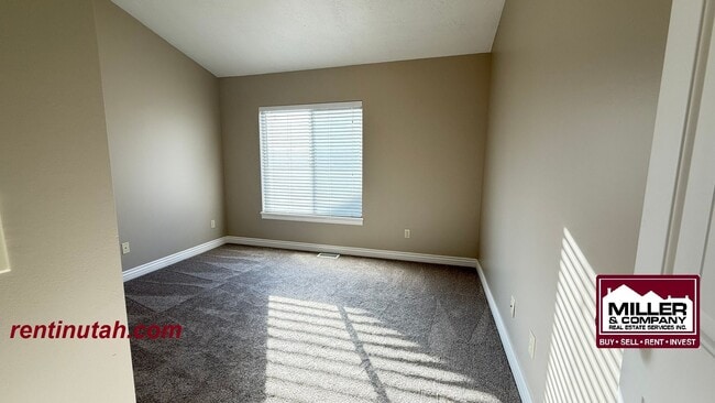 Building Photo - Beautiful townhouse in The Cottages at 9th!