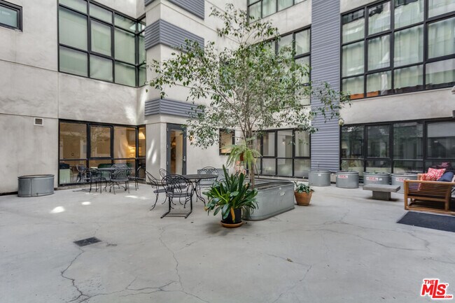 Building Photo - 1100 S Grand Ave