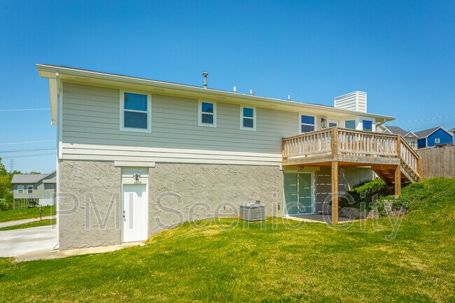 Building Photo - 8128 Fallen Maple Dr