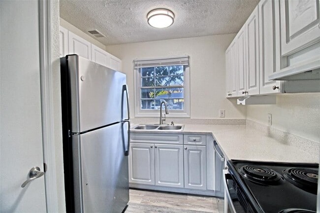 Building Photo - 13708 Orange Sunset Dr