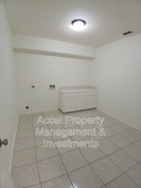 Building Photo - 128 San Jacinto St