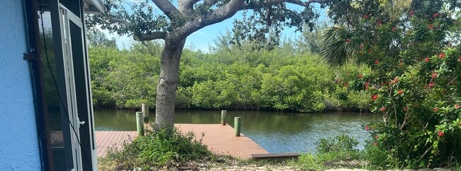 Building Photo - 922 Jackson Way