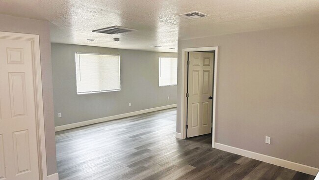 Primary Photo - 1318 El Tejon Ave