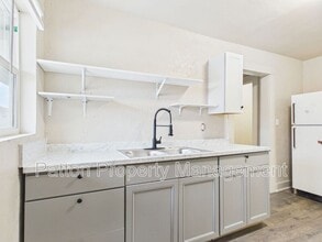 Building Photo - 1111 SW 13th Ave