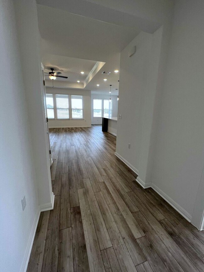 Building Photo - 106 Middle Crk Rd