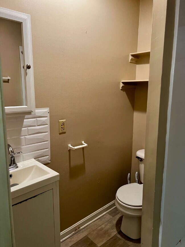 Building Photo - "Charming 1-Bedroom in Dunn, NC!"