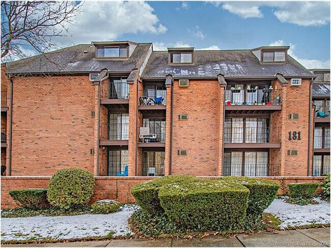 Building Photo - 181 Loomis Dr