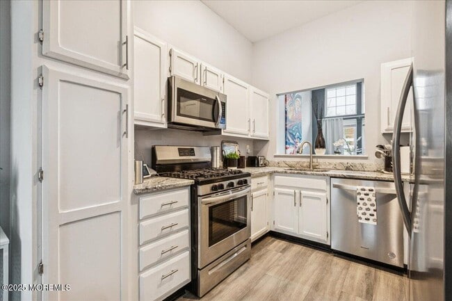 Building Photo - 292 Daisy Dr