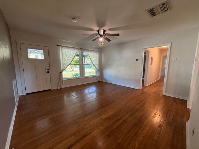 Building Photo - Charming 3-bedroom, 2-bathroom home