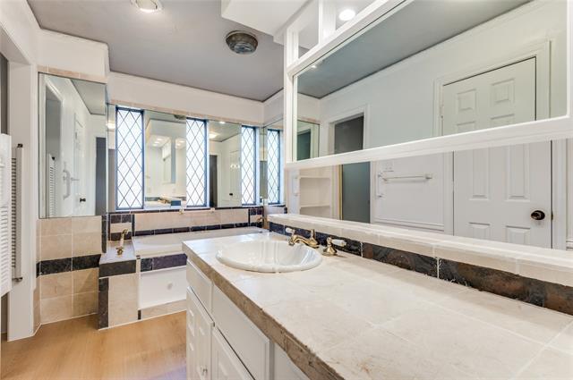 Building Photo - 2805 Staffordshire Dr