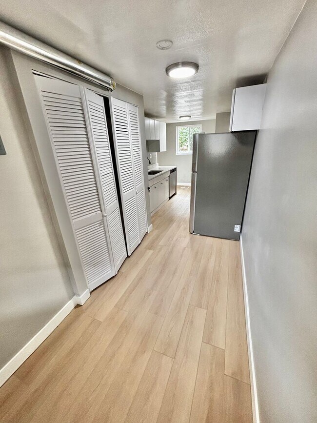 Building Photo - Now Leasing! Beautiful Apartment Steps fro...