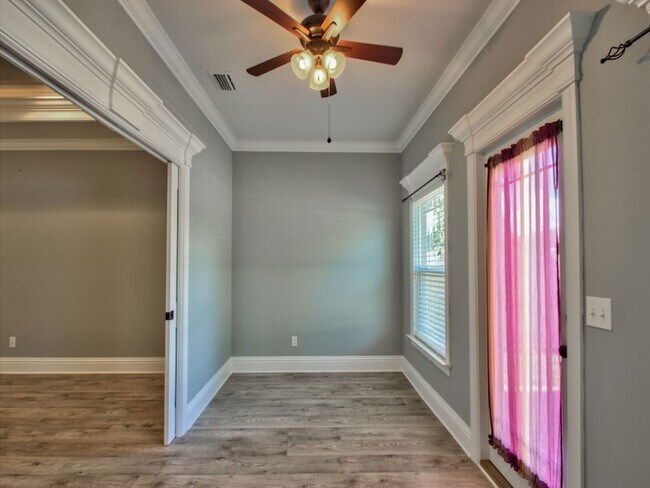 Building Photo - 114 Carousel Cir