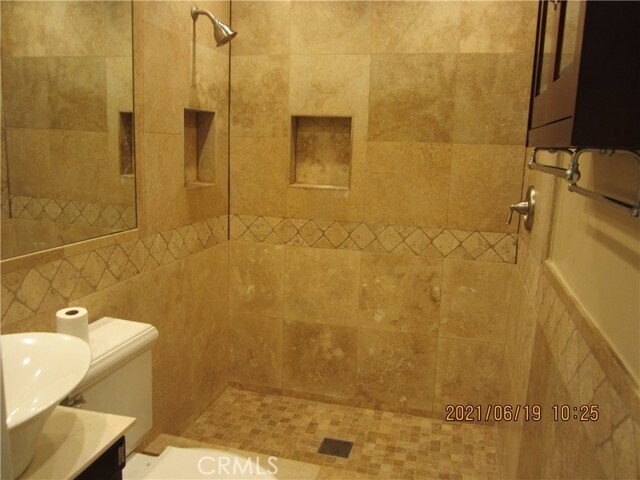 Building Photo - 2521 W Sunflower Ave