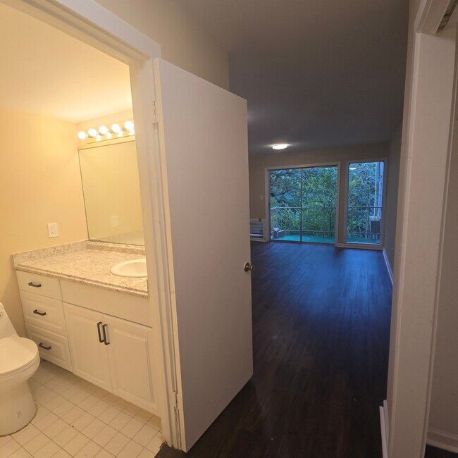 Building Photo - 360 Aquarius Dr