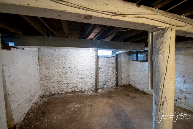 Building Photo - 213 N Main St