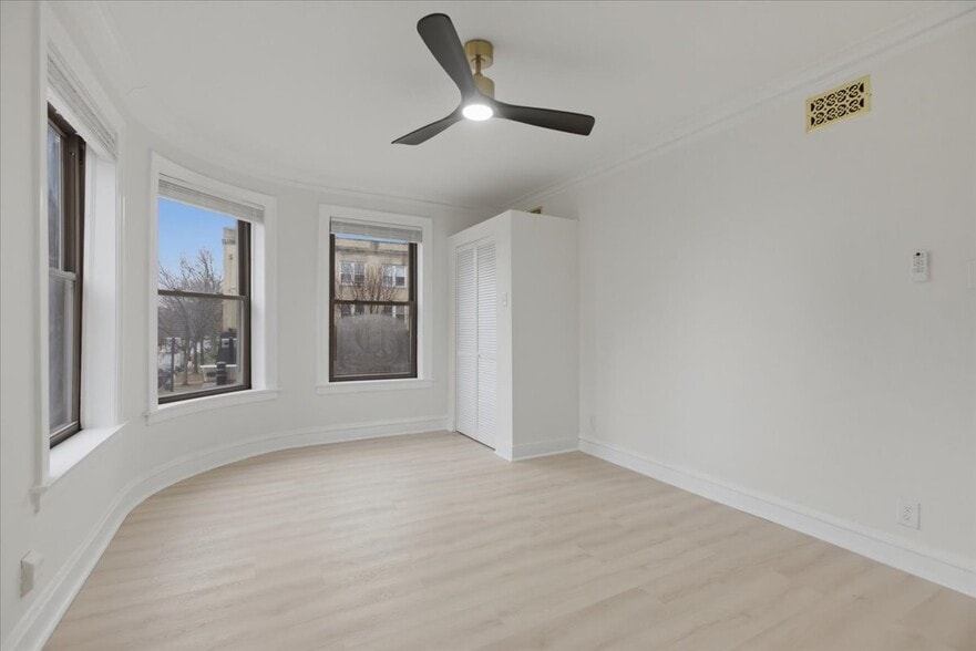 Building Photo - 4004 N Bell Ave