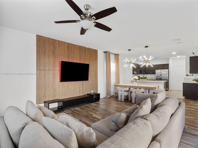 Building Photo - 1411 SE 26th Rd