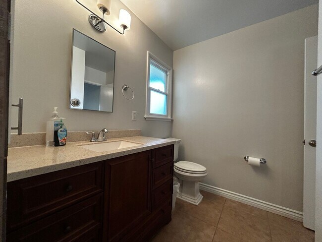 Building Photo - Beautifully Remodeled 3-Bedroom Home for Lease in a Highly Desirable Neighborhood