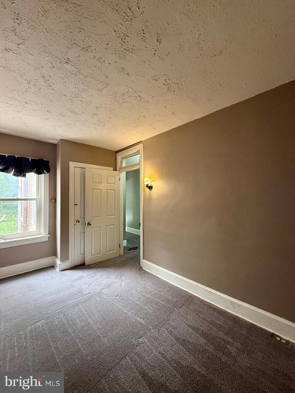 Building Photo - 924 Lovering Ave