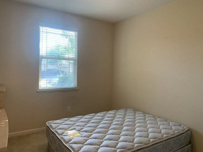 Building Photo - Rare opportunity to rent in the Eskaton Village in Placerville!